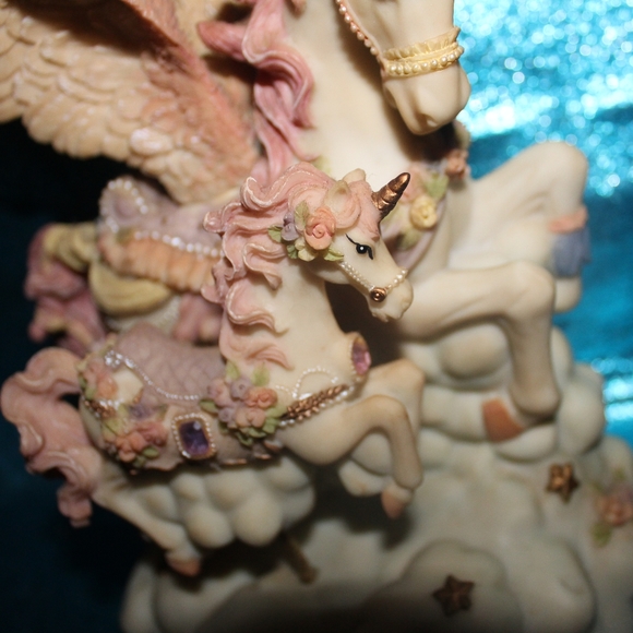 Collectible Ceramic Mobile Pegasus Horse & Carousel Unicorn Music Box - Picture 9 of 14